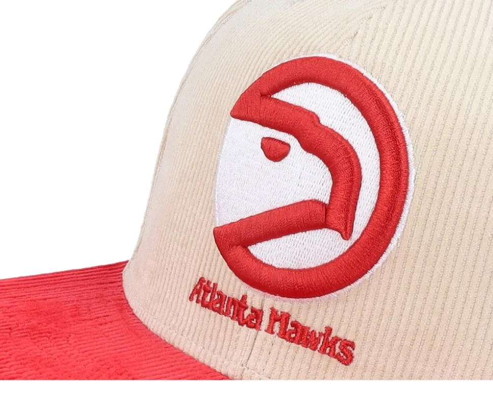 Atlanta Hawks Team Cord Off White/Red Fitted - Mitchell & Ness