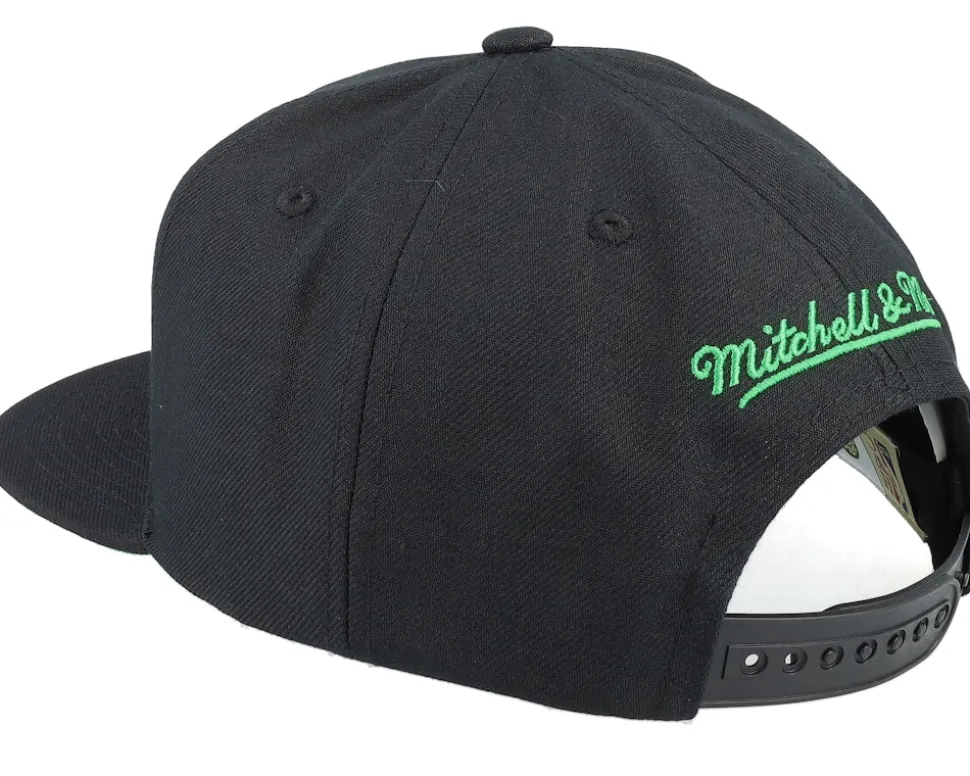 Boston Celtics Core Basic Black Snapback - Mitchell & Ness