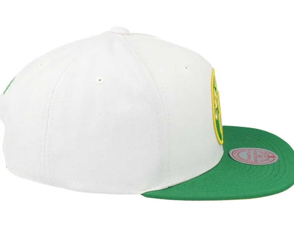 Boston Celtics Core Basic White/Green Snapback - Mitchell & Ness