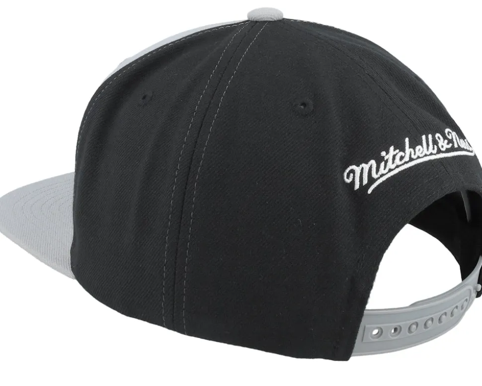 Brooklyn Nets Block Out Black Snapback - Mitchell & Ness