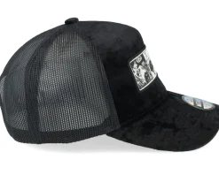 Comic Strip Thief Black Velvet Trucker - Moomin