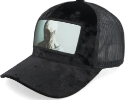 Disturbing Velvet Black/Black A-frame Trucker - Scenes