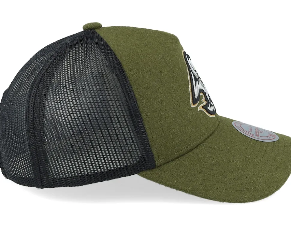 Hatstore Exclusive x Buffalo Sabres Winterized True Forestgreen/Black Trucker - Mitchell & Ness