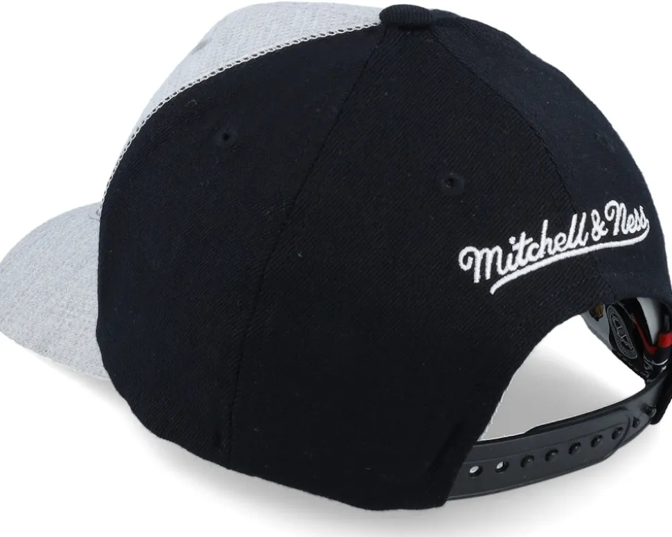 Hatstore Exclusive x Chicago Blackhawks Exclusive XL Hockey Logo Grey/Black Adjustable - Mitchell & Ness