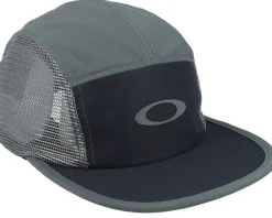 Latitude Arc Cap Blackout 5-Panel - Oakley