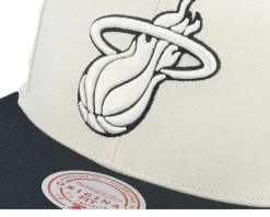 Miami Heat Evergreen Cream Black Hwc Off White/Black Snapback - Mitchell & Ness