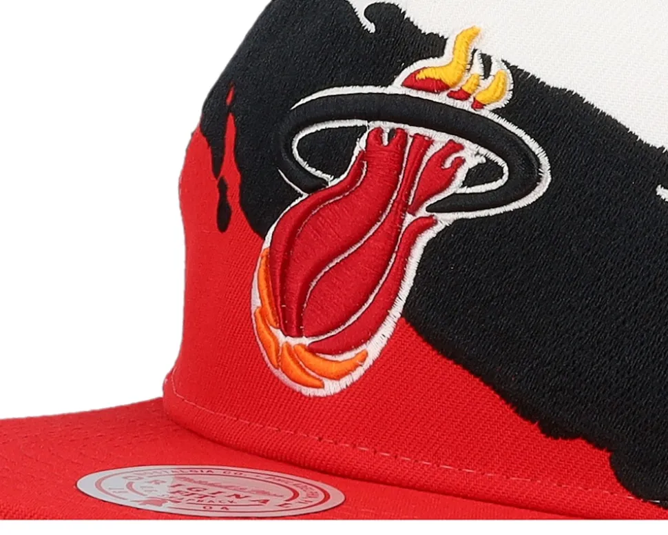 Miami Heat Paintbrush White/Red Snapback - Mitchell & Ness