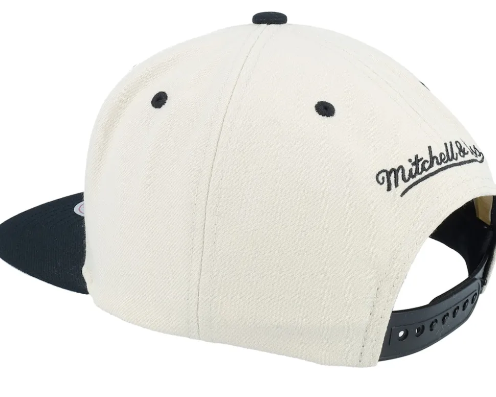 Milwaukee Bucks Evergreen Cream Black Hwc Off White/Black Snapback - Mitchell & Ness