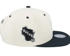 Milwaukee Bucks Evergreen Cream Black Hwc Off White/Black Snapback - Mitchell & Ness
