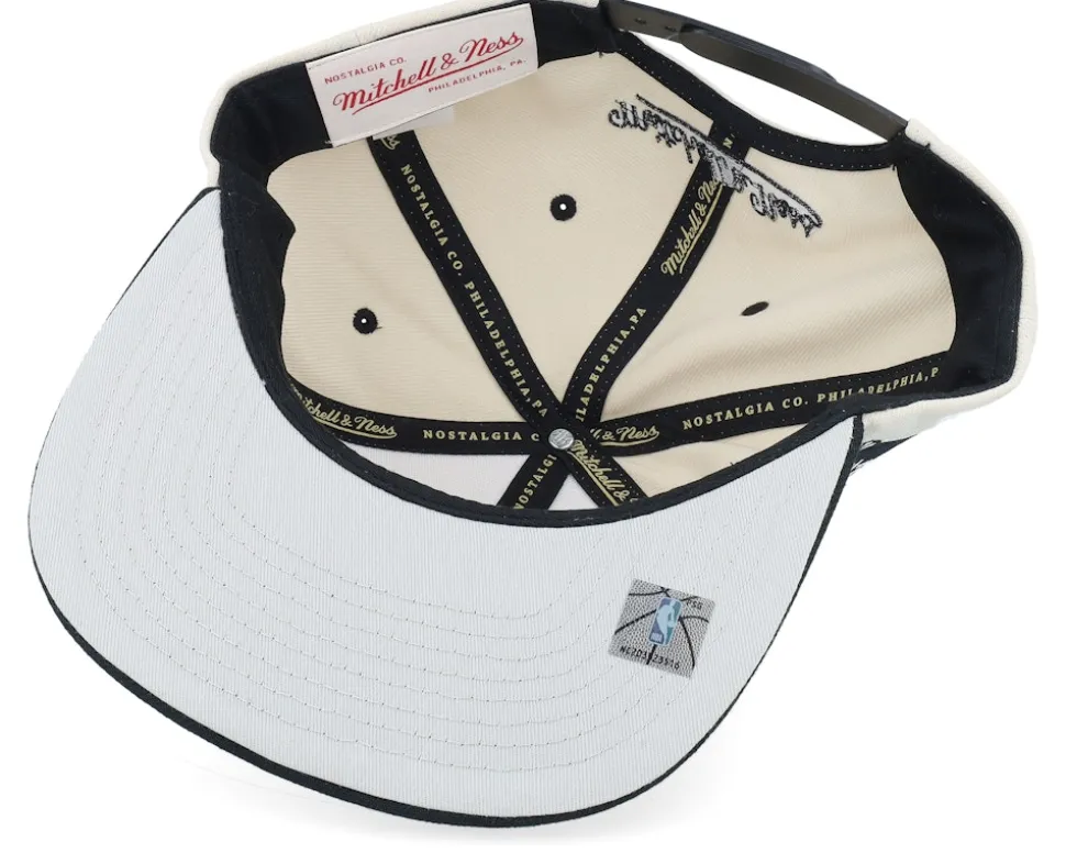 Milwaukee Bucks Evergreen Cream Black Hwc Off White/Black Snapback - Mitchell & Ness