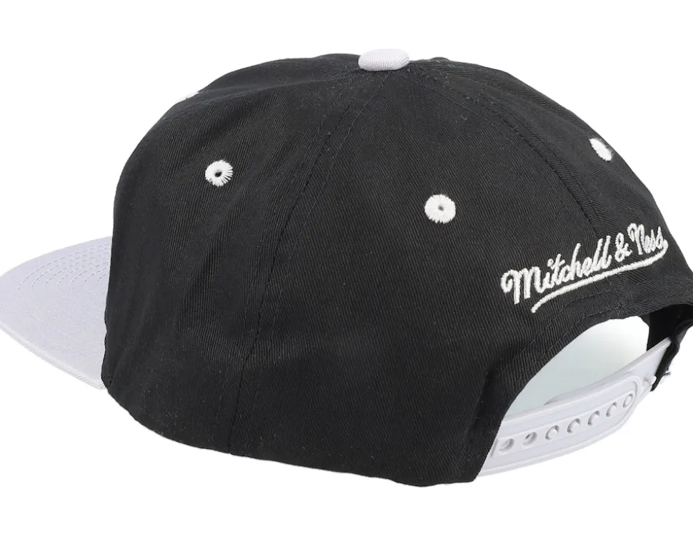 San Antonio Spurs Varsity Letter Black/Grey Snapback - Mitchell & Ness