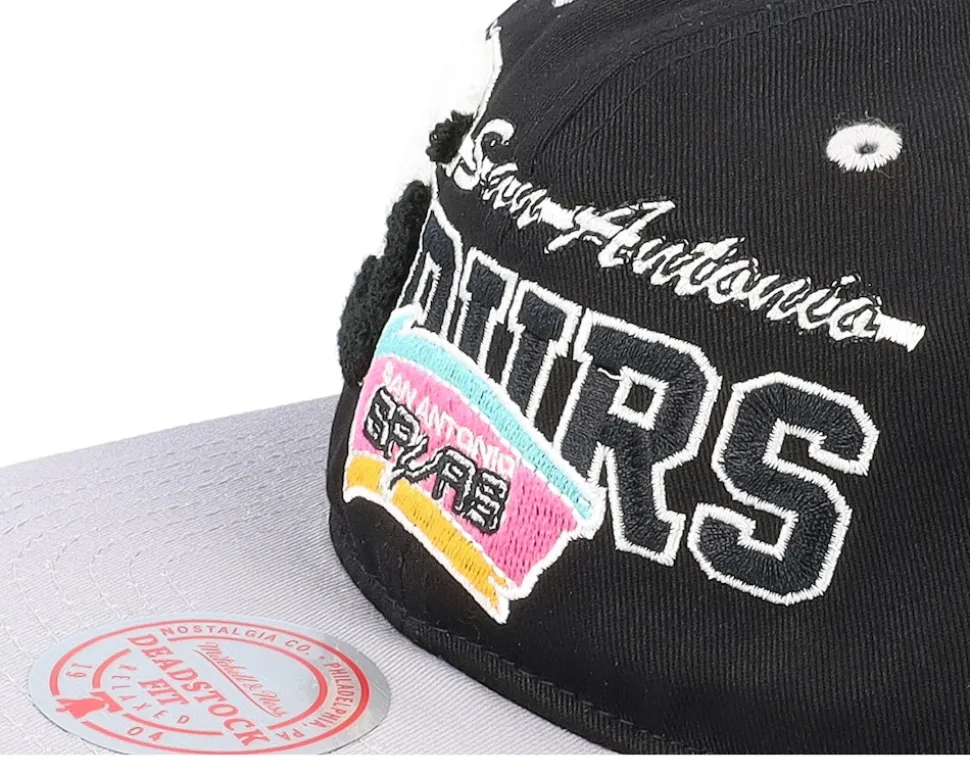 San Antonio Spurs Varsity Letter Black/Grey Snapback - Mitchell & Ness