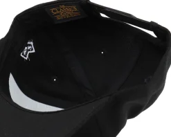 Skull Black/White Snapback - Iconic