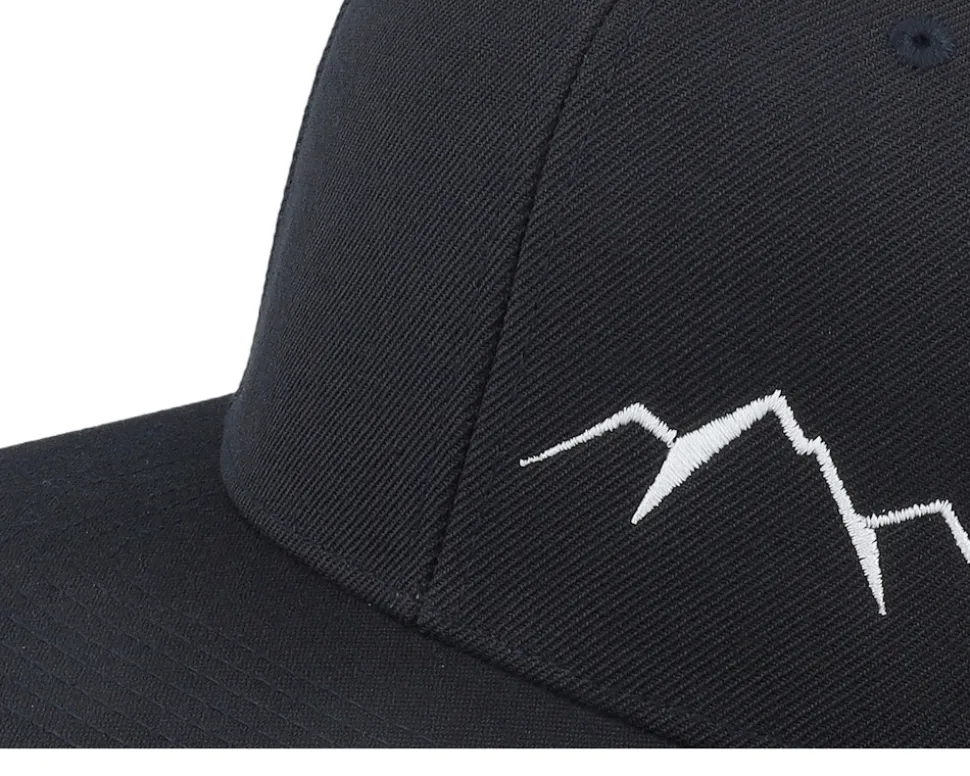 Small Mountain White/Black Snapback - Wild Spirit
